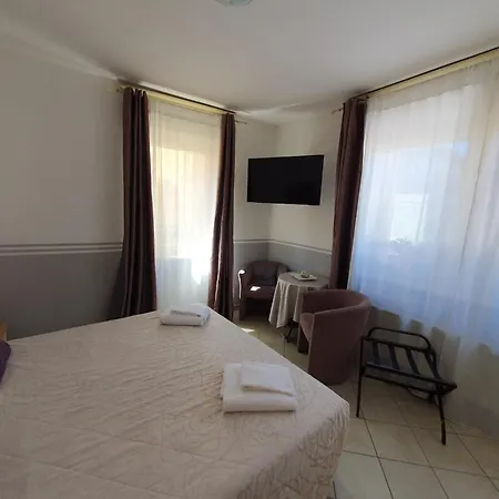 Chiesa בית הארחה 3*